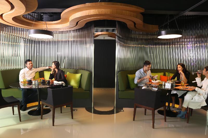Zazz Urban Bangkok Hotel Exterior photo